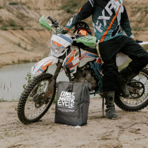 METZELER KOMPLET OPON (2477600/25) 2X90/90-21 MCE 6 DAYS EXTREME FIM 54M TT M+S PRZÓD DOT 2025 + (2477700/25) 2X140/80-18 MCE 6 DAYS EXTREME FIM 70M TT M+S TYŁ DOT 2025 + PLECAK METZELER